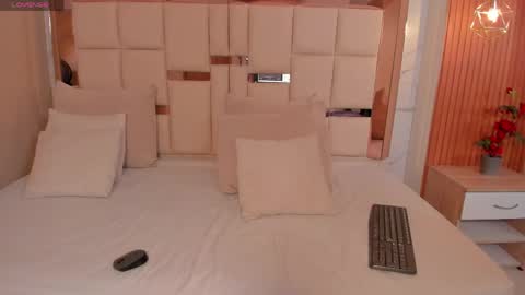 Snapshot of samanta_quinn chatting on 05.22.26 samantha online show from 05.22.26