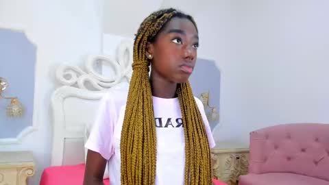 Snapshot of samantamarquez chatting on 02.11.25 Samanta online show from 02.11.25