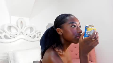 Snapshot of samantamarquez chatting on 02.17.25 Samanta online show from 02.17.25