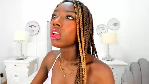 Snapshot of samantamarquez chatting on 10.04.25 Samanta online show from 10.04.25