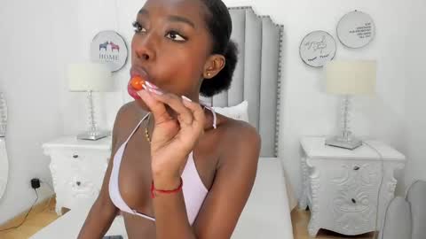 Snapshot of samantamarquez chatting on 11.10.25 Samanta online show from 11.10.25