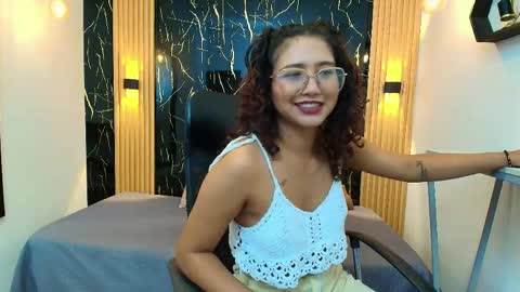 Snapshot of samantha_fox8 chatting on 05.11.26 online show from 05.11.26