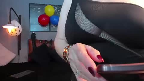 Snapshot of samantha_mature56 chatting on 06.18.26 Sam online show from 06.18.26