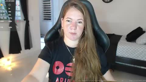 Snapshot of samanthaleon chatting on 05.03.26 Samantha samy online show from 05.03.26