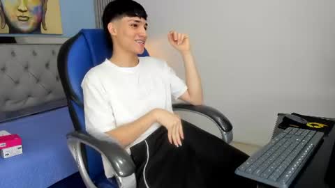 Snapshot of samblack_ chatting on 06.12.26 Sam online show from 06.12.26