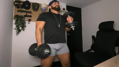 Snapshot of samdornan chatting on 02.08.26 Sam Dornan online show from 02.08.26