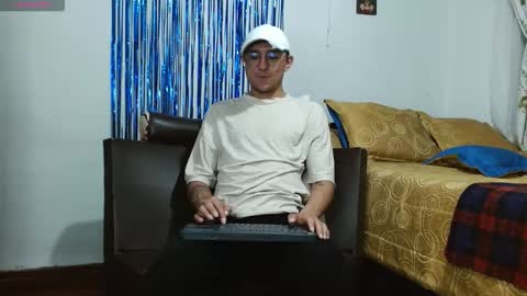 Snapshot of samfox_ chatting on 10.02.25 SAM online show from 10.02.25