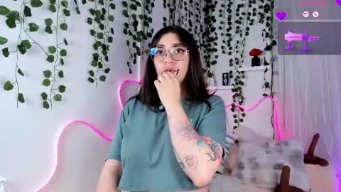 Snapshot of samii_evans chatting on 06.18.26 samii evans online show from 06.18.26