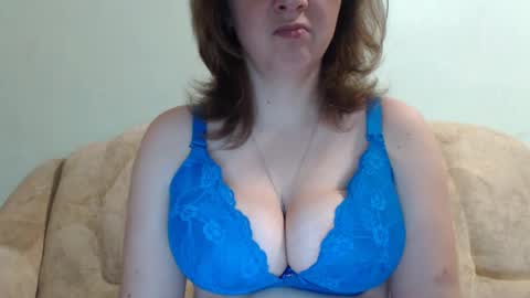 Snapshot of samiliya chatting on 12.24.24 samiliya online show from 12.24.24