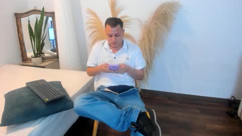 Snapshot of samjoness_ chatting on 02.18.26 Sam online show from 02.18.26