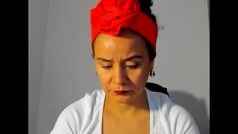 Snapshot of samm_hoti chatting on 10.19.25 sam online show from 10.19.25