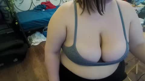 Snapshot of sammytimelove chatting on 10.08.25 Sammy Time online show from 10.08.25