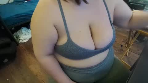 Snapshot of sammytimelove chatting on 10.10.25 Sammy Time online show from 10.10.25