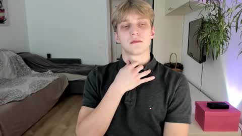 Snapshot of samuel_clark chatting on 10.10.25 Sam online show from 10.10.25