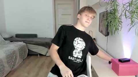 Snapshot of samuel_clark chatting on 10.16.25 Sam online show from 10.16.25