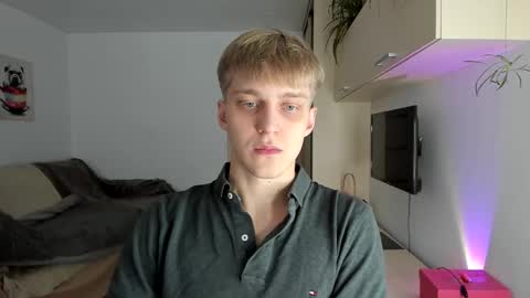 Snapshot of samuel_clark chatting on 11.05.25 Sam online show from 11.05.25