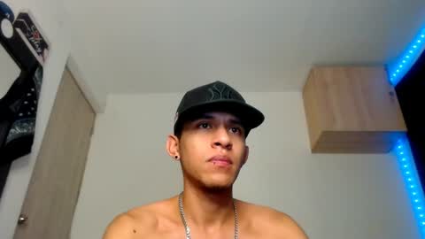 Snapshot of samuel_suarez chatting on 02.01.25 online show from 02.01.25