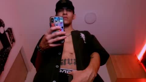 Snapshot of samuel_suarez chatting on 02.10.25 online show from 02.10.25