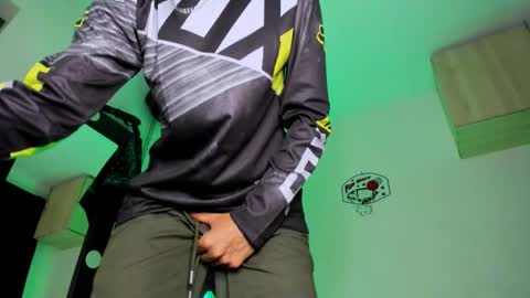 Snapshot of samuel_suarez chatting on 01.15.26 online show from 01.15.26