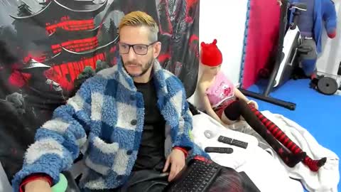 Snapshot of samuraijiu1 chatting on 12.22.25 Samuraijiu online show from 12.22.25