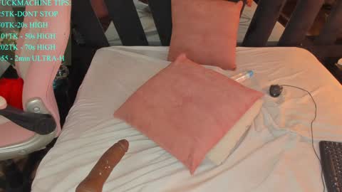 Snapshot of samy_ross_ chatting on 12.31.24 Find me at when im offline here. online show from 12.31.24