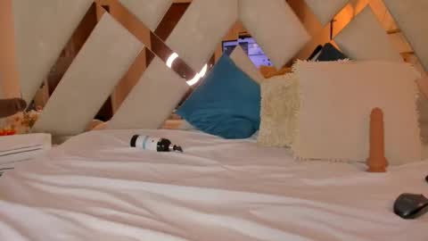 Snapshot of samy_ross_ chatting on 01.11.25 Find me at when im offline here. online show from 01.11.25