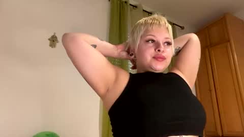 Snapshot of samymoon3 chatting on 03.25.26 Samymoon online show from 03.25.26