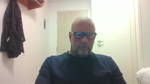 Snapshot of sandnesrune523 chatting on 02.18.26 sandnesrune523 online show from 02.18.26