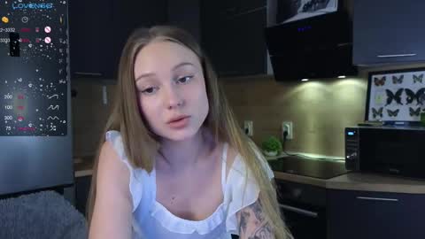 Sandra      Lillys Page    online show from 02.23.25