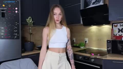 Sandra      Lillys Page    online show from 03.04.25