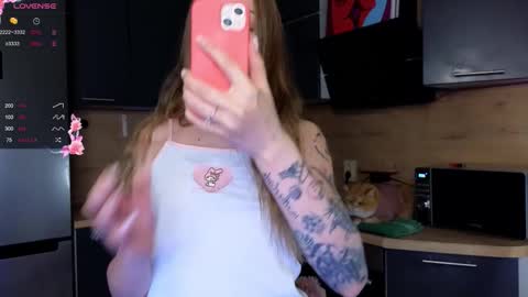 Sandra      Lillys Page    online show from 09.16.25