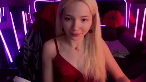 Snapshot of sandraboyl chatting on 11.22.25 Sandy online show from 11.22.25