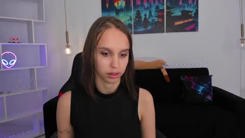 Snapshot of sandrazoe chatting on 09.22.25 San online show from 09.22.25