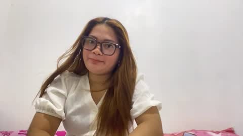 Snapshot of sanorathoen chatting on 07.27.26 Anna online show from 07.27.26