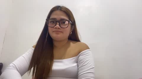 Snapshot of sanorathoen chatting on 07.28.26 Anna online show from 07.28.26