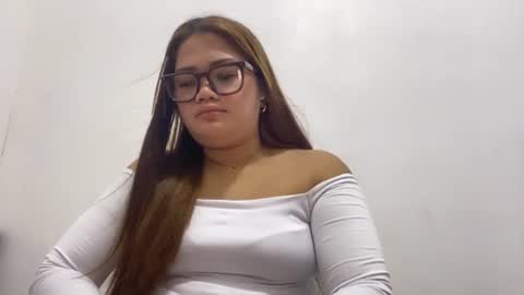 Snapshot of sanorathoen chatting on 07.28.26 Anna online show from 07.28.26