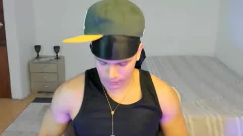 Snapshot of sant_wahlberg chatting on 05.15.26 Sant online show from 05.15.26