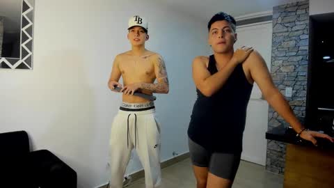 Snapshot of santi_henao chatting on 12.01.24 Santiago Henao online show from 12.01.24