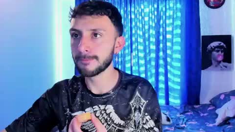 Snapshot of santi_mateo chatting on 06.11.26 Santi online show from 06.11.26