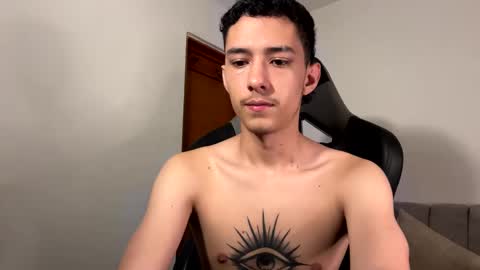 Snapshot of santi_twink19 chatting on 01.08.25 santi_twink19 online show from 01.08.25