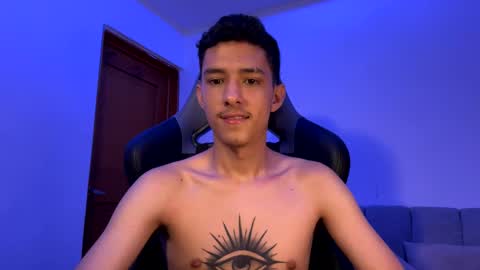 Snapshot of santi_twink19 chatting on 01.09.25 santi_twink19 online show from 01.09.25