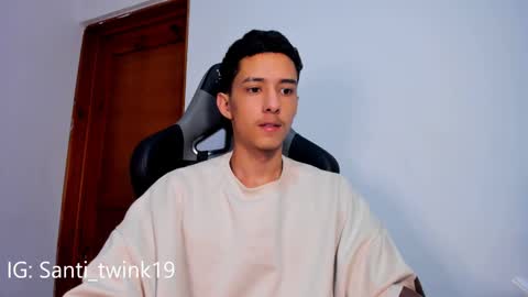 Snapshot of santi_twink19 chatting on 02.14.25 santi_twink19 online show from 02.14.25