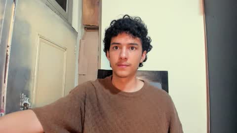 santi_twink19 online show from 11.13.25