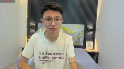 santiago_russo18 online show from 09.09.25