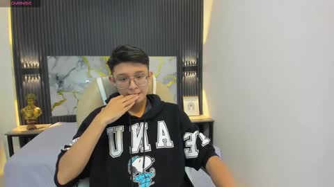 santiago_russo18 online show from 09.10.25