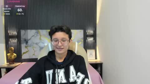 santiago_russo18 online show from 11.09.25