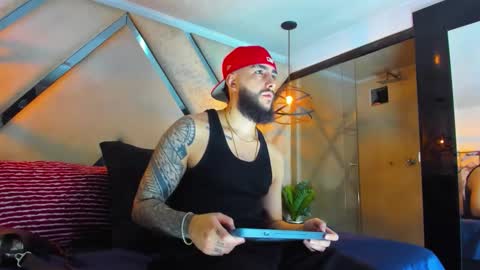 Snapshot of santiagohincapiie chatting on 02.25.26 Santiago Hincapiie online show from 02.25.26