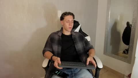 Julius Novachrono  online show from 09.28.25