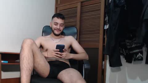 Snapshot of santiexxx chatting on 10.19.25 santiexxx online show from 10.19.25