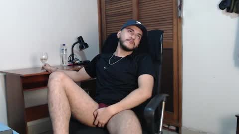 Snapshot of santiexxx chatting on 10.25.25 santiexxx online show from 10.25.25